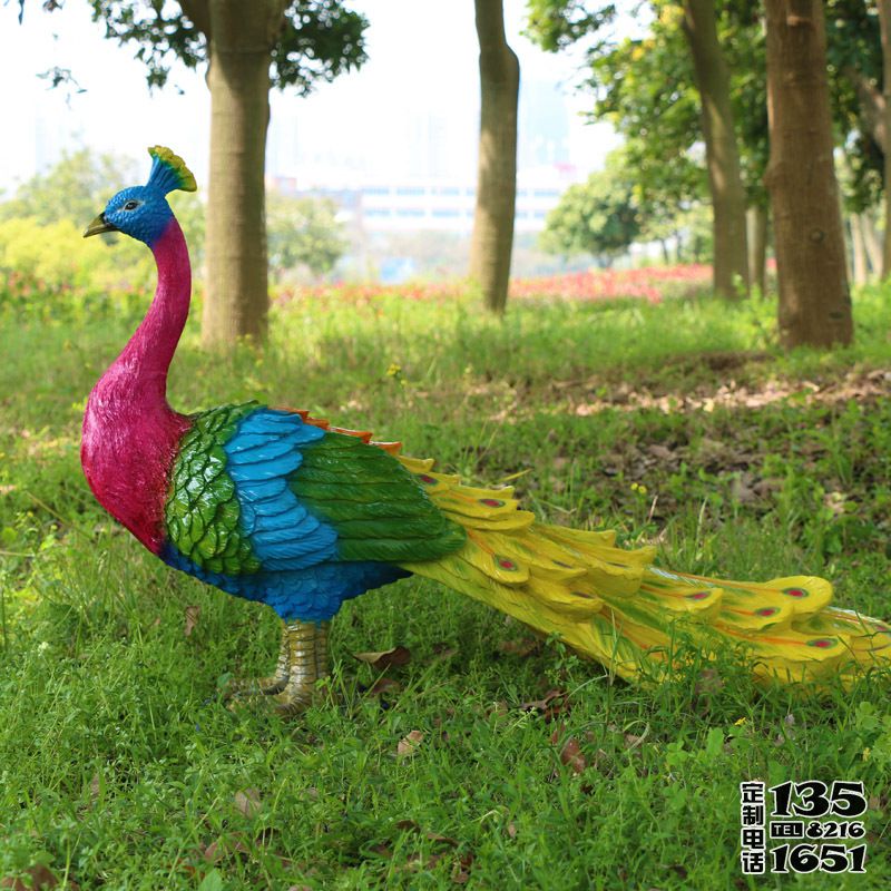 戶外草坪一只玻璃鋼彩繪仿真動物孔雀雕塑 戶外草坪一只玻璃鋼彩繪仿真動物孔雀雕塑