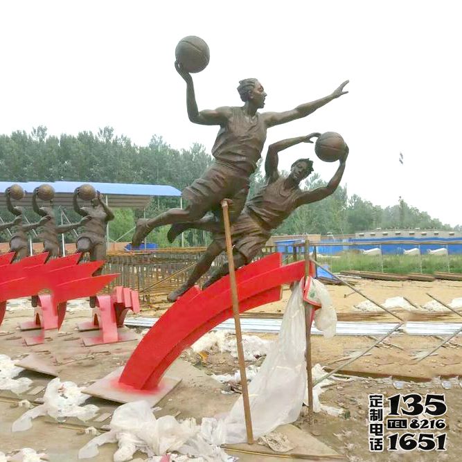學(xué)院玻璃鋼仿銅打籃球運動人物雕塑 學(xué)院玻璃鋼仿銅打籃球運動人物雕塑