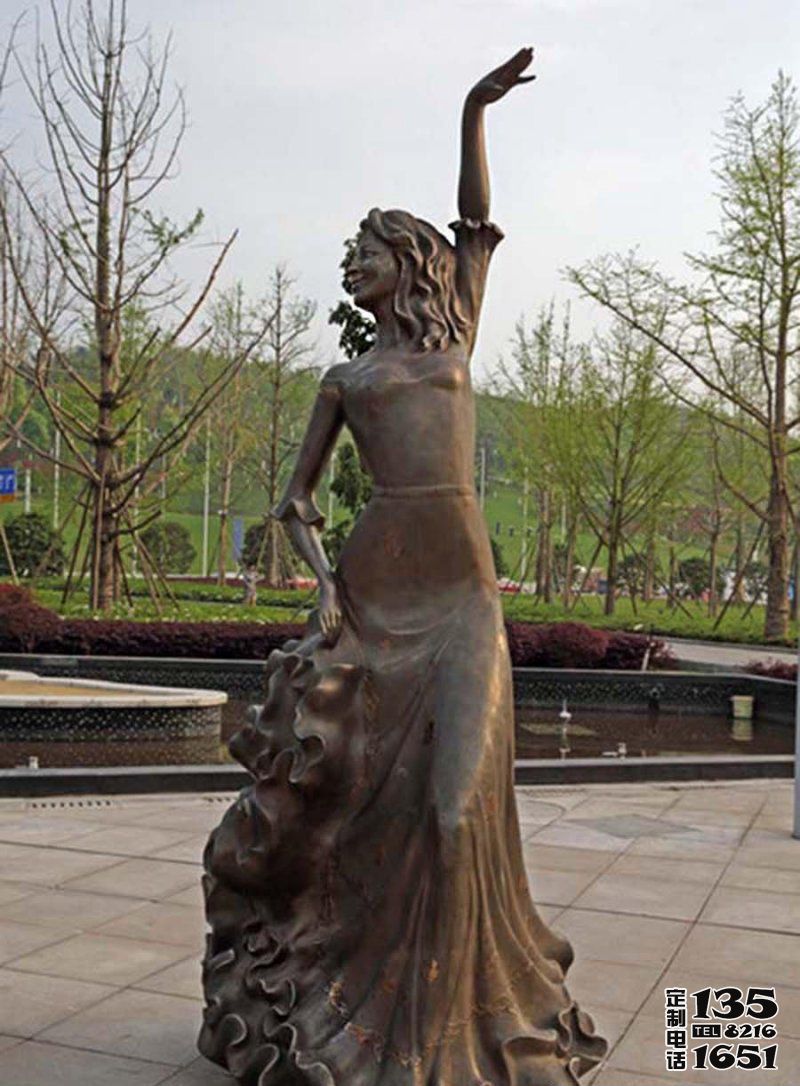 公園跳舞的西方女孩人物玻璃鋼仿銅雕塑 公園跳舞的西方女孩人物玻璃鋼仿銅雕塑