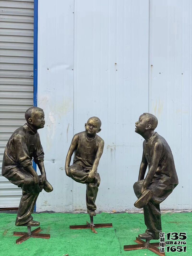 玻璃鋼仿銅民俗生活人物撞拐雕塑 玻璃鋼仿銅民俗生活人物撞拐雕塑
