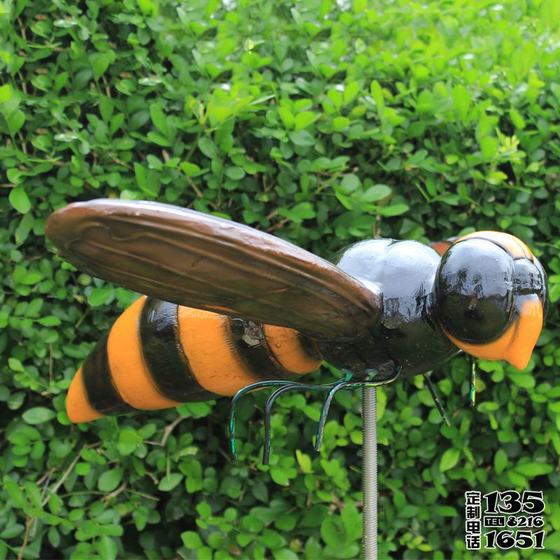 學校公園小區草坪彩繪玻璃鋼卡通蜜蜂雕塑 學校公園小區草坪彩繪玻璃鋼卡通蜜蜂雕塑