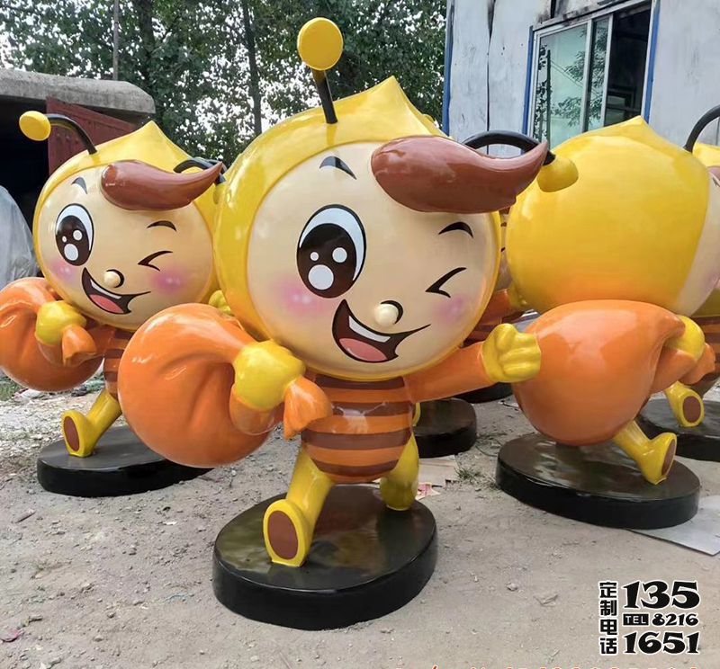 景區公園仿真背包玻璃鋼卡通蜜蜂雕塑 景區公園仿真背包玻璃鋼卡通蜜蜂雕塑